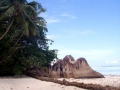 23-anse-source-dargent-beach-dovolenka-na-seycheloch