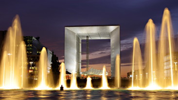 LA DÉFENSE – UŽ LEN NA SKOK DO NEBA