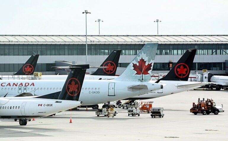 PASAŽIERKA AIR CANADA NEČAKANE PORODILA V LIETADLE DO TORONTA